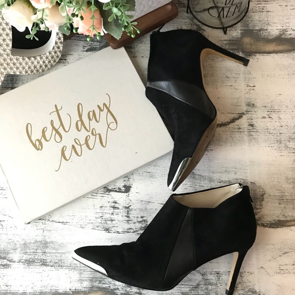Zara Shoes - Zara Basic black gold pointy ankle booties sz 38